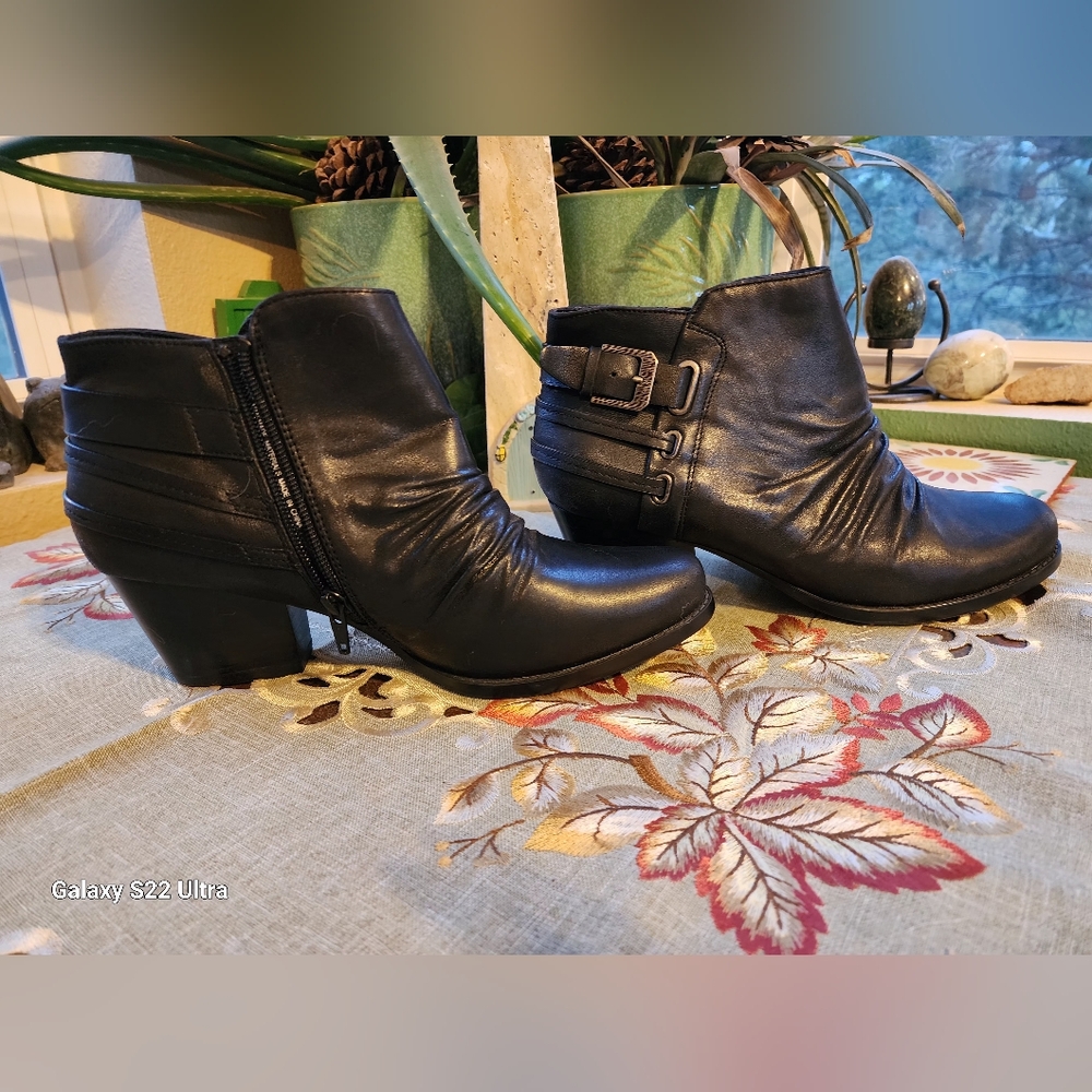 BareTraps Black Ankle Booties with Chunky Heel